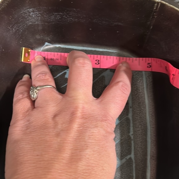 Studio pottery made casserole dish - Picture 9 of 9